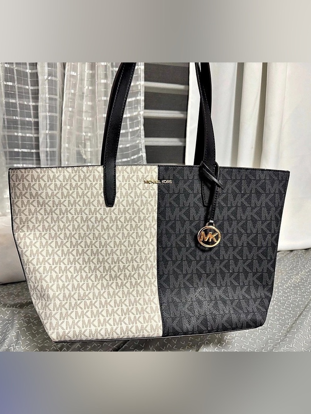 Michael Kors Voyager Color-Block Signature Logo Tote Bag in Black & White NWT (U